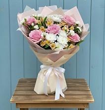 Букет цветов из:  Гвоздики, Орхидеи и Розы в Веневе