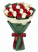 Букет Микс из красных и белых роз в Веневе