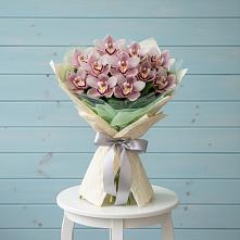 Букет цветов из:  Орхидеи и Розы #REPLACE_PRED# Веневе