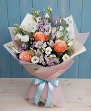 Букет цветов из:  Лизиантусы, Розы, Альстромерии и Гипсофила в Веневе