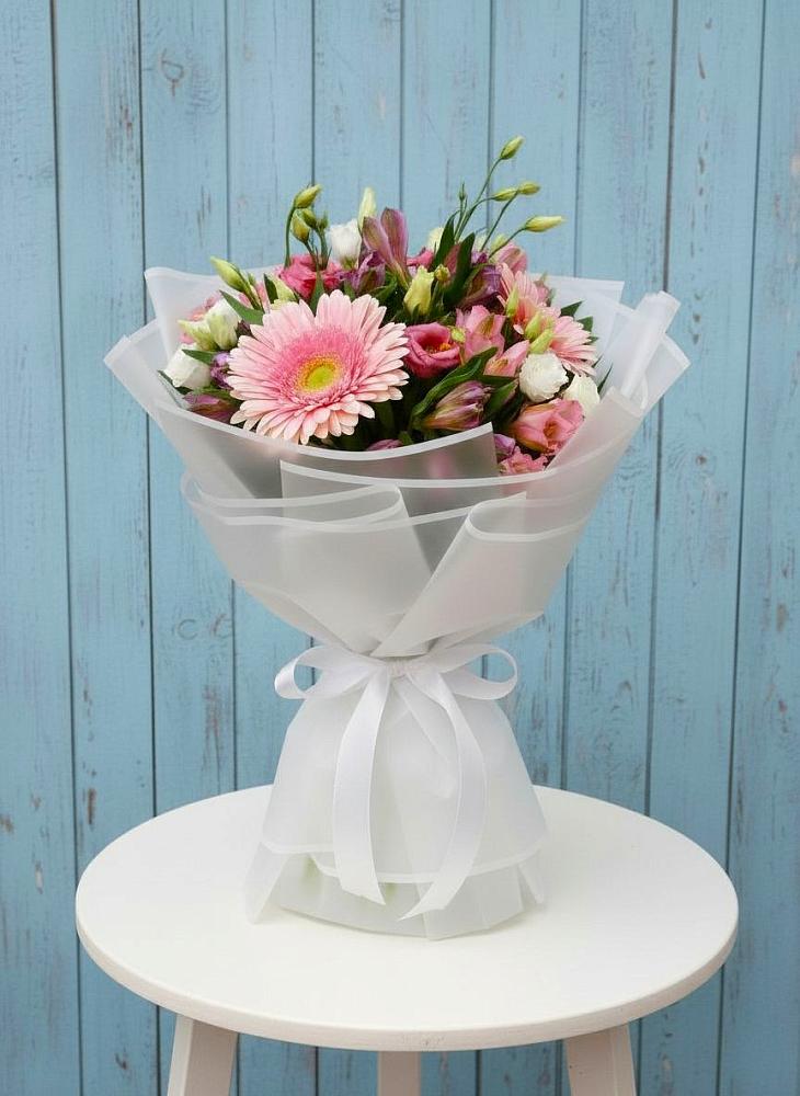 Букет цветов из: Герберы, Альстромерии и Лизиантусы в Веневе