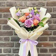 Букет цветов из:  Лизиантусы и Розы в Веневе