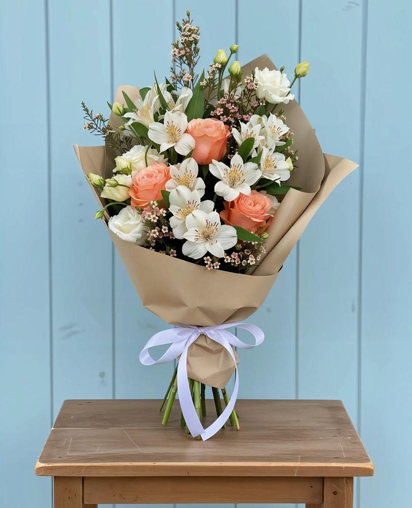 Букет цветов из: Альстромерии, Лизиантусы, Розы и Хризантемы в Веневе